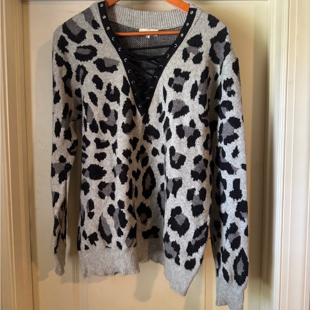 Leopard Print V-Neck Sweater - Gray and Black - Entro - Size Small
